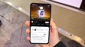 Samsung Galaxy A56 usando la función de buscar con un círculo