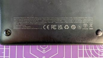 Batería externa portátil Baseus Blade Pro de 20.000 mAh y 100 W sobre fondo blanco