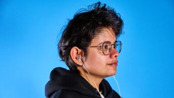 Weiße JBL Tune 305C kabelgebundene Ohrhörer mit integriertem Mikrofon