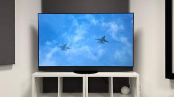 OLED-телевизор Panasonic Z95B с диагональю 65 дюймов на витрине