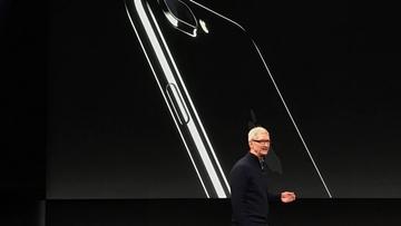 Tim Cook, vd för Apple, talar på ett teknikevenemang