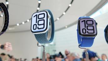 Apple Watch Series 10 smartwatch med skærm og fitness-tracking funktioner