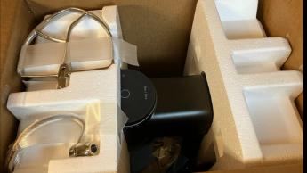 Unboxing de una batidora inteligente GE Profile con empaque protector de unicel