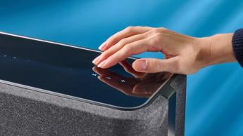 Ein Denon Home 350 kabelloser Smart-Lautsprecher mit Touch-Bedienung