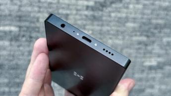 Borda inferior de um smartphone minimalista