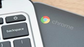 Närbild av ett Chromebook-tangentbord med synliga tangenter