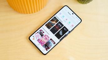 Nærbilleder af Xiaomi Poco X7 Ultra-smartphonen til anmeldelse