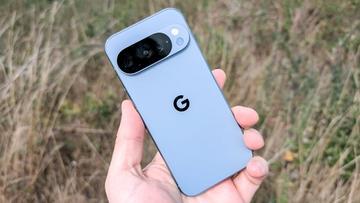 Foto da análise do smartphone Google Pixel 10 Pro Moonstone