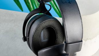 Ett svart XTRFY H3 gaming-headset med vadderade öronkåpor