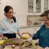 Meghan Markle memasak bersama tamu di dapur modern
