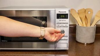 El horno de microondas Panasonic NN-SD372S probado en una cocina doméstica