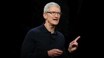 Tim Cook talar vid ett Apple-evenemang