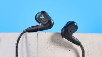 Sennheiser IE 200 kabelgebundene In-Ear-Kopfhörer in Schwarz und Silber mit ergonomischem Design