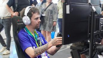 Nitro Concepts E-racer gamingstol i svart och röd design