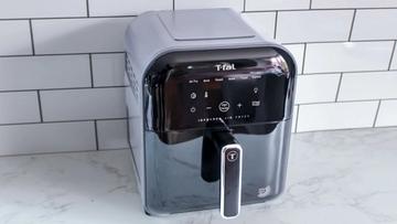 Fritadeira a ar infravermelha T-Fal em uma bancada de cozinha