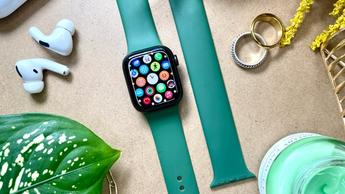 Apple Watch Series 7 smartwatch med funktioner til trænings- og aktivitetsregistrering