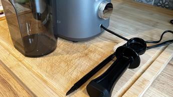 Perilla de control y cepillo de limpieza para el extractor lento Amzchef SJ-036