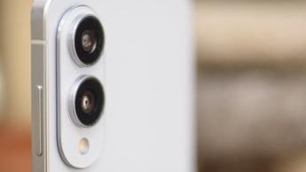 Samsung Galaxy S25 Edge in black, blue, and silver