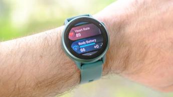 Close-up of the Garmin Vivoactive 6 smartwatch in green