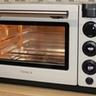 Oven pintar Tovala sedang digunakan di rumah penulis
