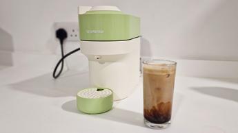 Máquina de café Nespresso Vertuo Pop na cor verde pistache