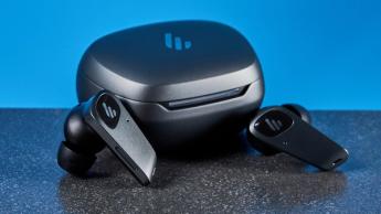 Edifier Neobuds Planar kabellose Ohrhörer mit 12-mm-planaren Magnettreibern, sechs Ohrstöpselgrößen und einem Ladeetui in Metallic-Grau