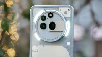 Close-up do módulo de câmera do Nothing Phone 3a Pro