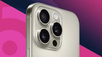 Närbild av kamerorna på iPhone 16 Pro mot rosa bakgrund