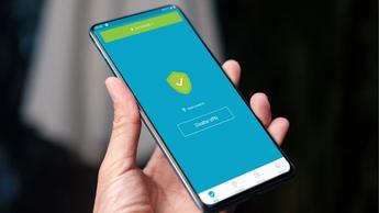 안드로이드 스마트폰 화면에 열린 Hide.me VPN 앱