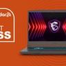 MSI Thin 15 gaming laptop på en orange taske med et skilt, der siger 'Gå ikke glip af TechRadar'