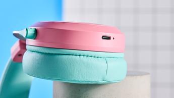 Cooler Master CH351 trådlöst gaming-headset med vadderade öronkåpor i rosa och turkost