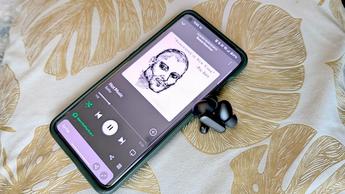 OnePlus Buds 4 kabellose Ohrhörer im Ladeetui