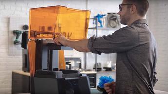 레진 탱크가 포함된 Formlabs Form 3 데스크탑 3D 프린터