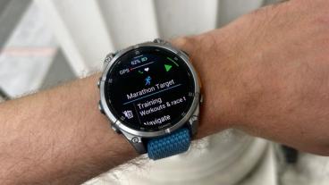 Montre connectée Garmin Fenix 8 affichant les métriques de rythme pour les coureurs