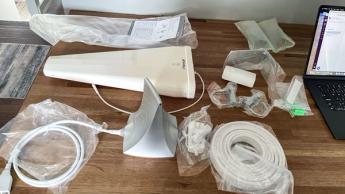 Amplificador de sinal de celular SureCall Flare 3.0 com acessórios inclusos