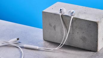 Weiße JBL Tune 305C kabelgebundene In-Ear-Kopfhörer mit integriertem Mikrofon