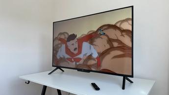 Смарт-телевизор Amazon Fire TV Omni QLED 50 дюймов 4K на витрине