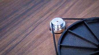 Rega Planar 1 Plus Plattenspieler mit integriertem Phono-Vorverstärker