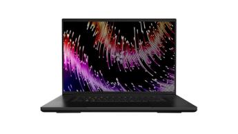 白い背景に置かれたRazer Blade 18ゲーミングノートパソコン