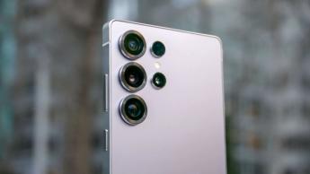 Primer plano de las lentes de la cámara del Galaxy S25 Ultra