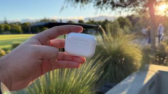 Close dos novos fones de ouvido sem fio Apple AirPods Pro 3