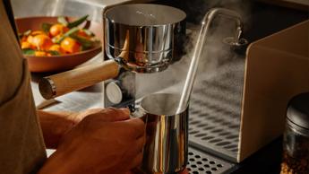 Macchina da caffè espresso Fellow della Serie 1 dal design moderno