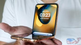 Análise do smartphone dobrável Motorola Razr Plus 2025