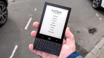 Interface principal do Minimal Phone exibindo uma tela inicial de smartphone limpa e simples