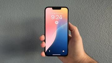 Startskärmen som visas på en iPhone 16-smartphone