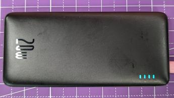 Baseus Airpow bærbar powerbank på hvid baggrund