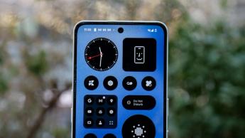 Close-up dos widgets no smartphone Nothing Phone 3a Pro