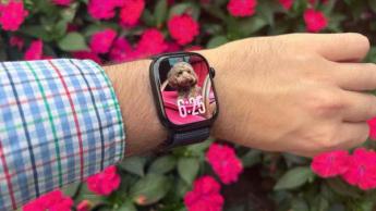 Apple Watch Series 10 smartklocka med elegant skärm