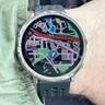 Primo piano dello smartwatch Amazfit Active 2 al polso di una persona che mostra la schermata di navigazione delle mappe