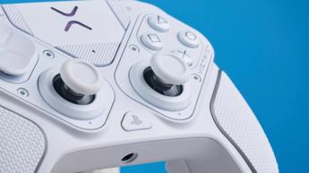 PlayStation 5用のホワイトカラーのTurtle Beach Victrix Pro BFG Reloadedワイヤレスコントローラー